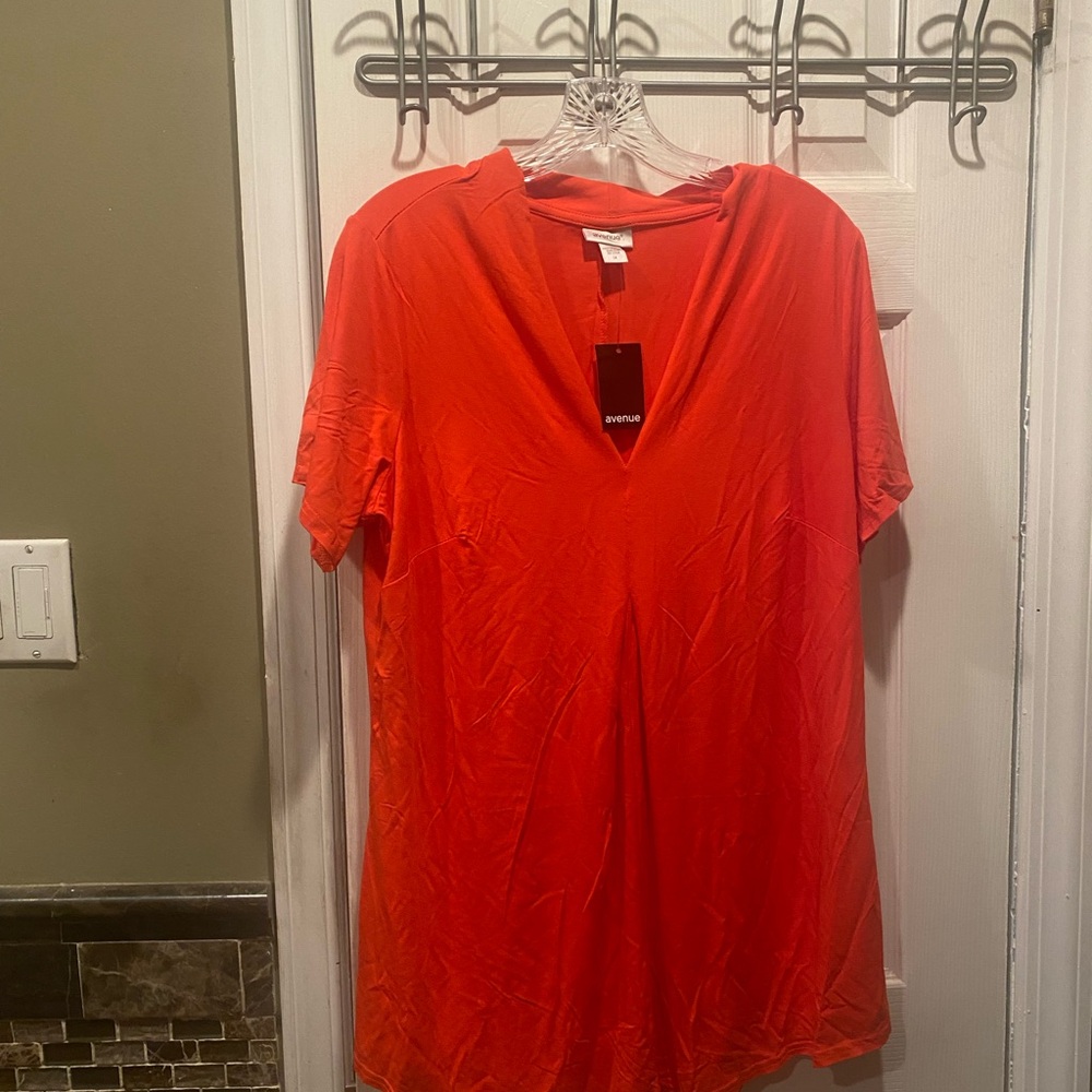 Avenue Women's Plus Hi Low Split Back V Neck Pleated Front Short Sleeve 14 - Red